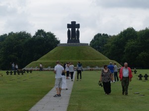 Containing the bodies of 296 unknown soldiers, the Tumulus or Hügelgräber is the centrepiece of the Soldatenfriedhof at La Cambe