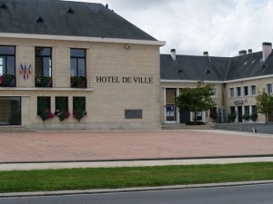Where the parade of shops including Huet-Godefroy once stood can be seen the new town hall