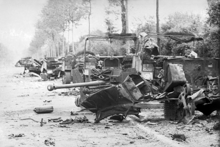 Vehicles of the 1st Rifle Brigade’s transport column on the RN 175 outside Villers-Bocage