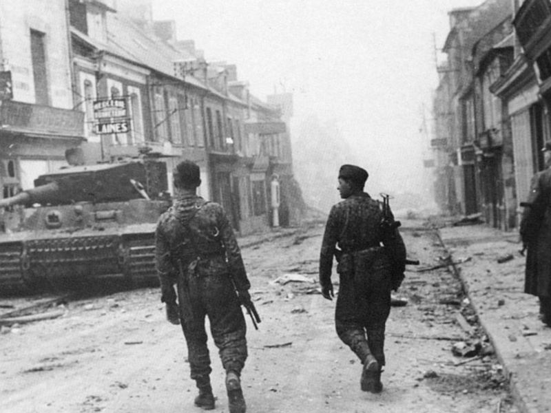 Wittmann’s knocked-out Tiger in front of the Huet-Godefroy clothes store on Rue Pasteur